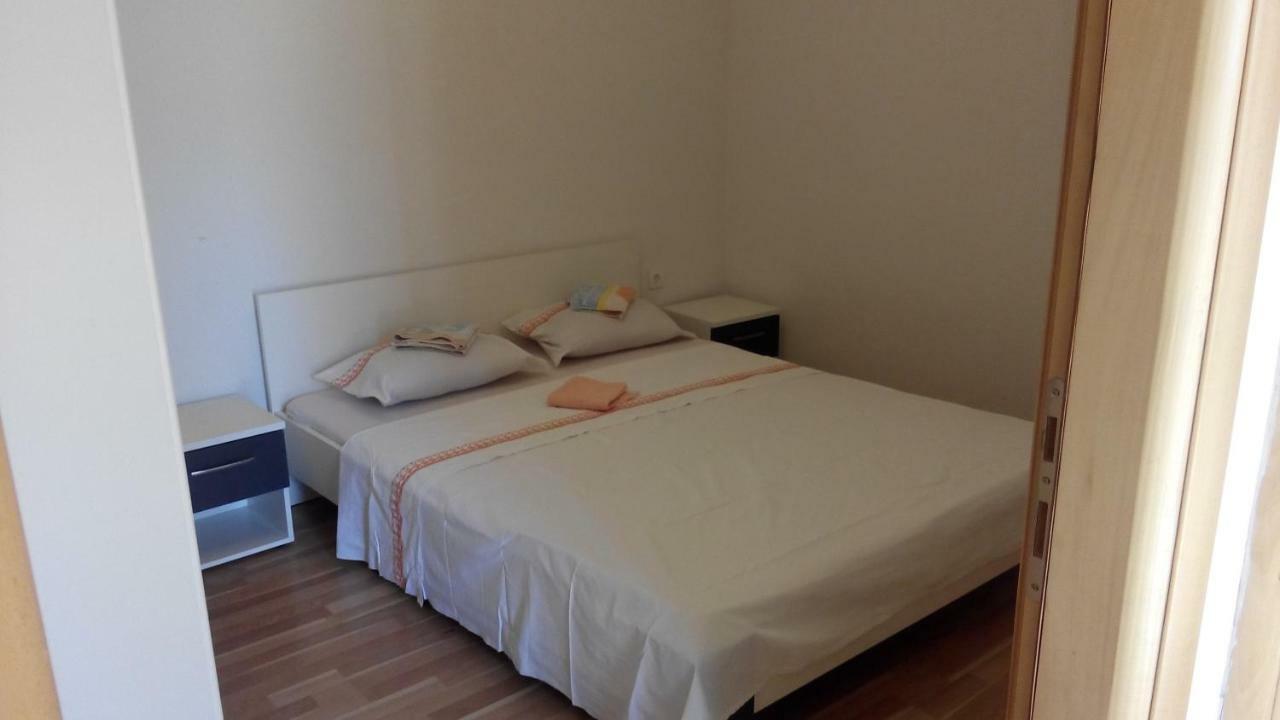 Ivica Apartments Пунат Экстерьер фото